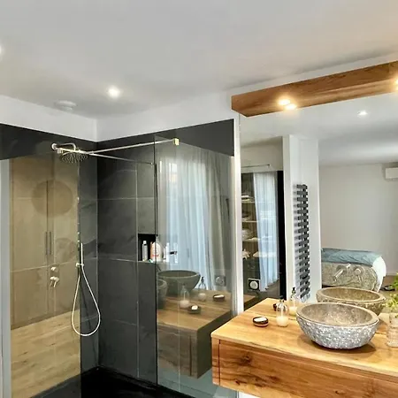 Magnifique Duplex 220m2, Classe 5 Etoiles, Rooftop, Jacuzzi, Vue Mer Et Bastion Centre Ville بورتو فيكشْيو